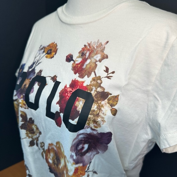 Polo Ralph Lauren white floral graphic tee in a woman’s Size Medium 💐 - Picture 2 of 7